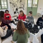 StudentWithArtistsAtWork_PhotoPaulineGrison (Medium)